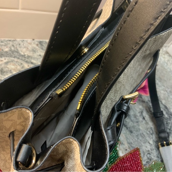 Michael Kors Emilia Black and Cream Crossbody Bag. Brand new without tags. - Picture 4 of 7